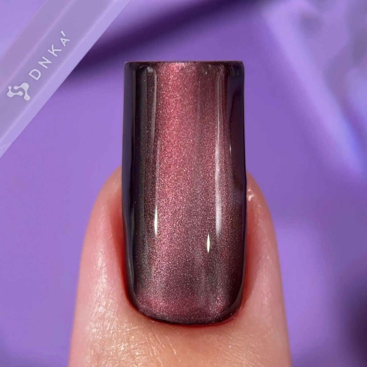 Utilizzo del Magnete Cat Eye DNKà Ring Shaped su gel polish magnetico