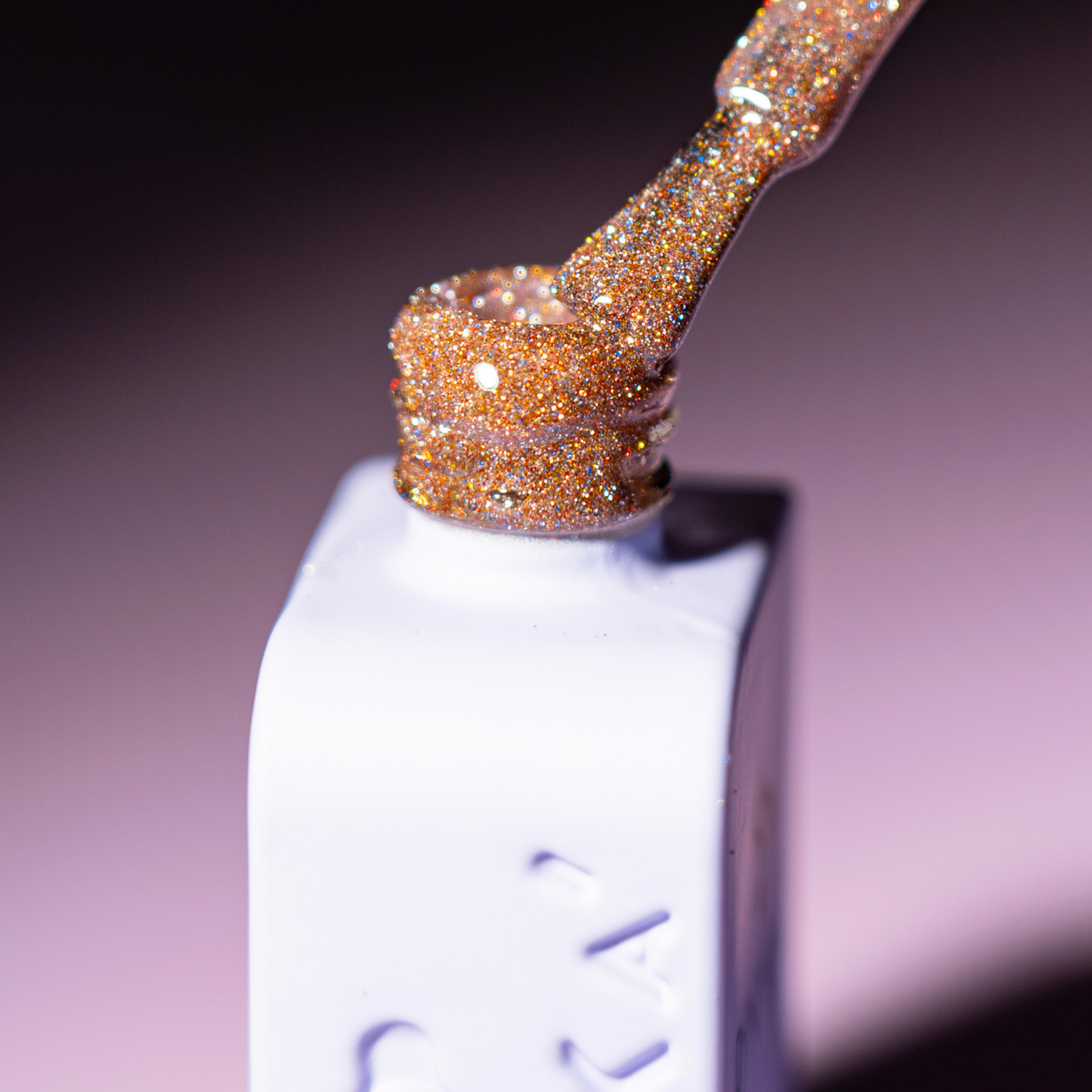 Gel Polish DNKà Autumn Kiss #0141 7 ml con swatch bronzo rosé glitter