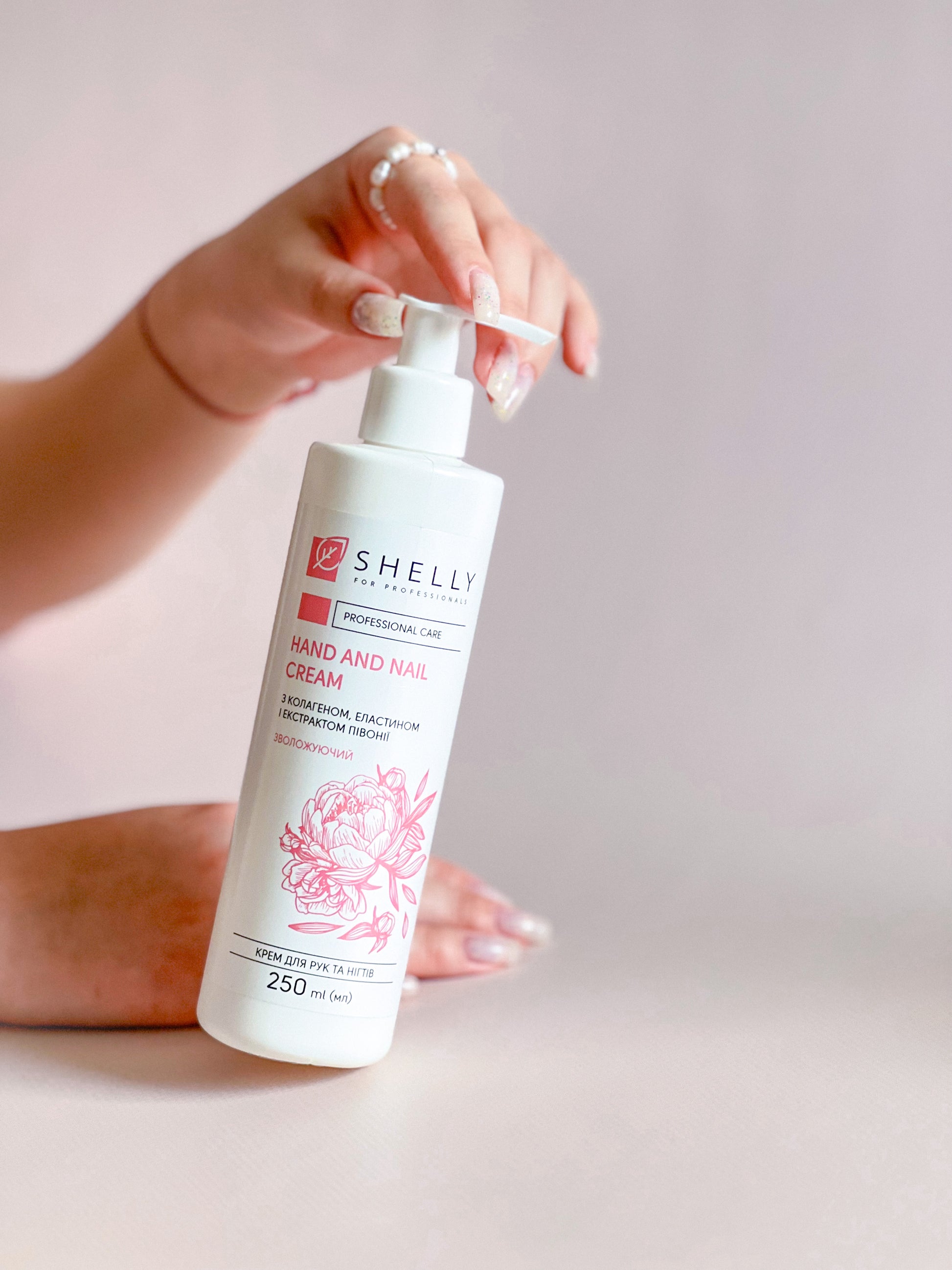 Crema Mani & Unghie con Collagene, Elastina ed Estratto di Peonia Shelly 250 ml 2